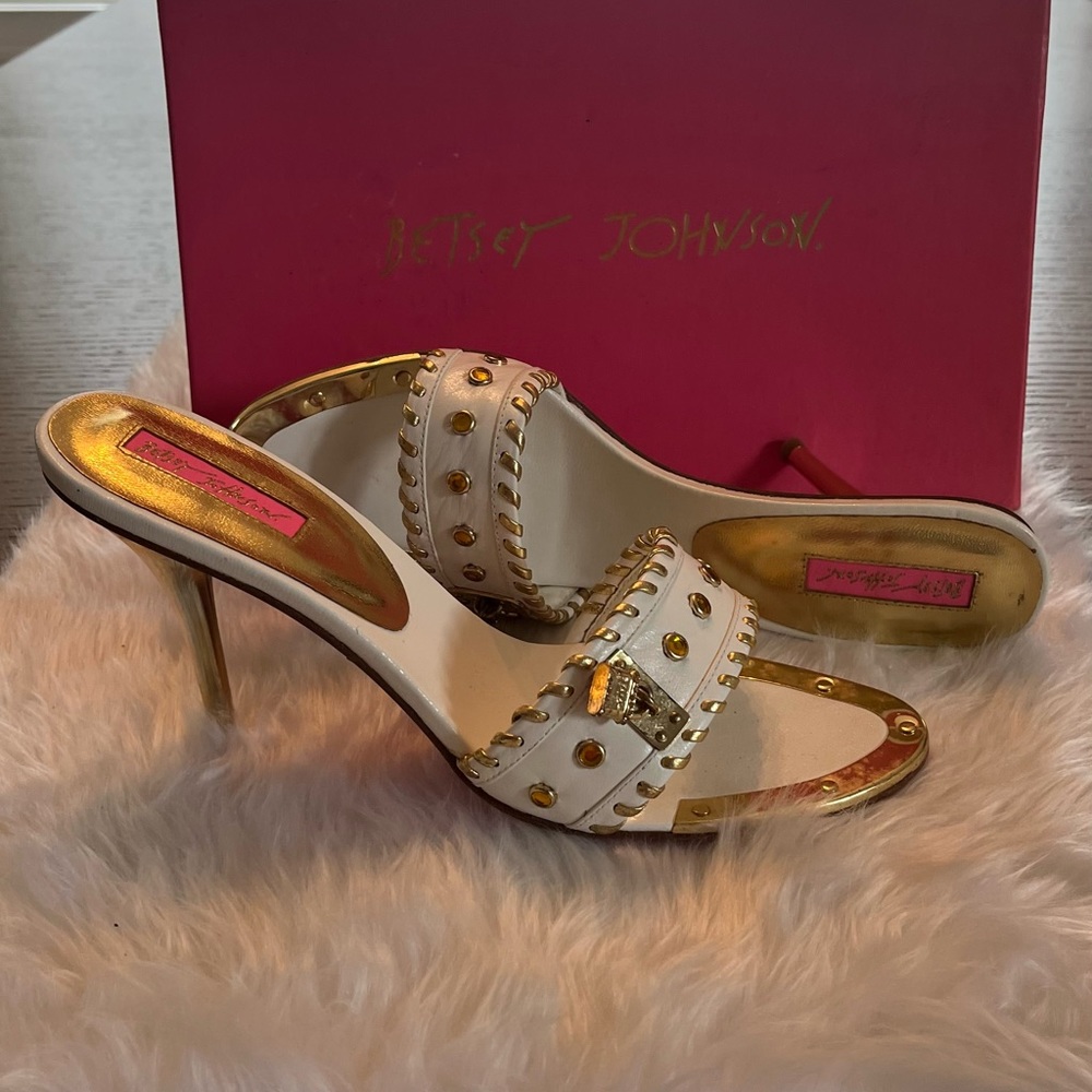 Betsey Johnson, vintage, white and gold sandals new never worn size 10